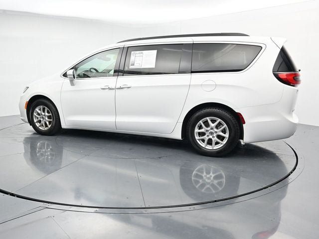 Used 2022 Chrysler Pacifica Touring-L FWD image 6
