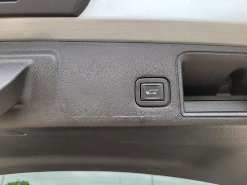 Used 2024 GMC Terrain SLT AWD/4WD image 14