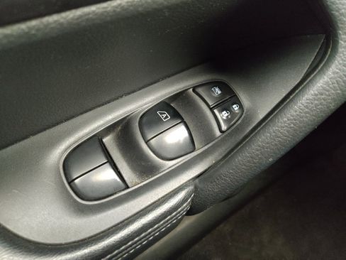 Used 2016 Nissan Rogue S AWD/4WD image 27