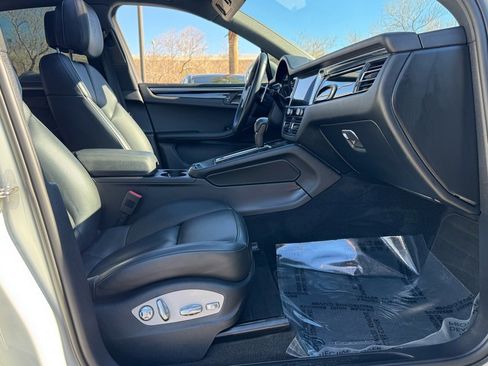 Used 2023 Porsche Macan ALL WHEEL DRIVE image 22