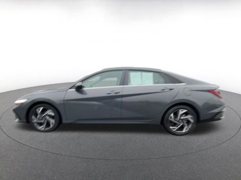 Used 2025 Hyundai Elantra SEL image 9