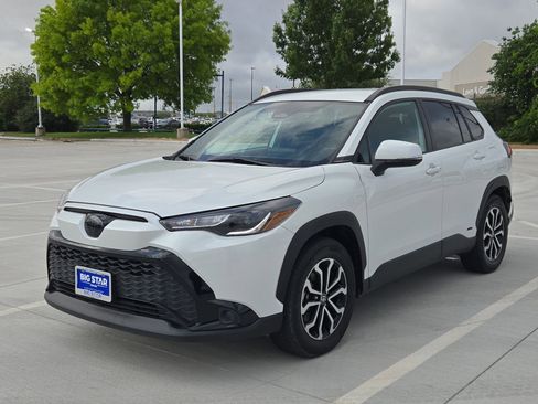 Used 2023 Toyota Corolla Cross AWD Hybrid image 8