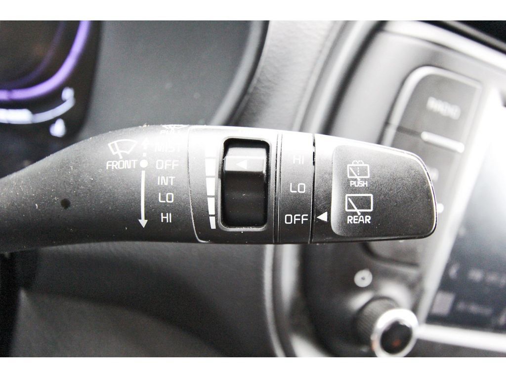 Used 2025 Kia Soul LX w/ LX Technology Package FWD image 18