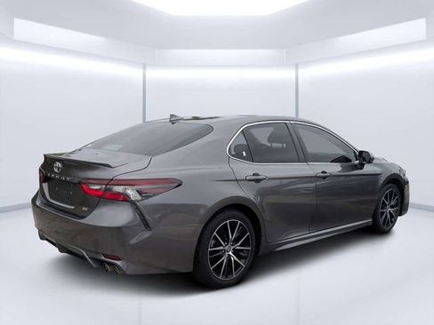Used 2021 Toyota Camry SE FWD image 3