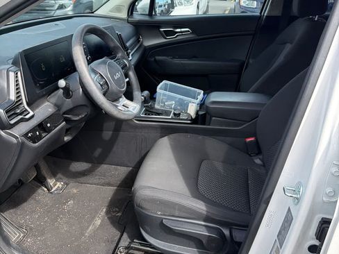 Used 2024 Kia Sportage LX AWD/4WD image 5