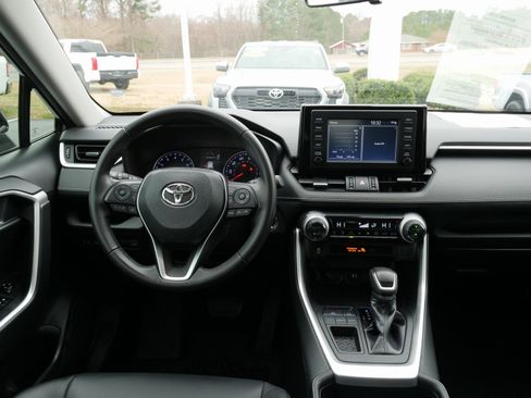 Used 2019 Toyota RAV4 XLE Premium image 21