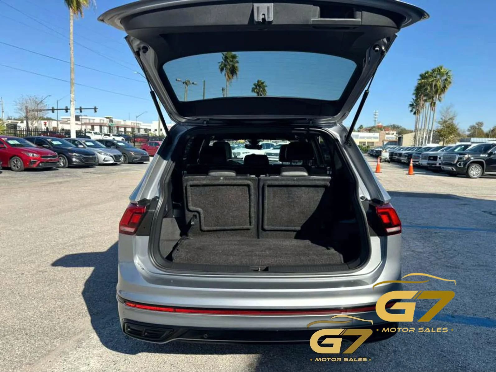 Used 2023 Volkswagen Tiguan SE R-Line FWD image 3