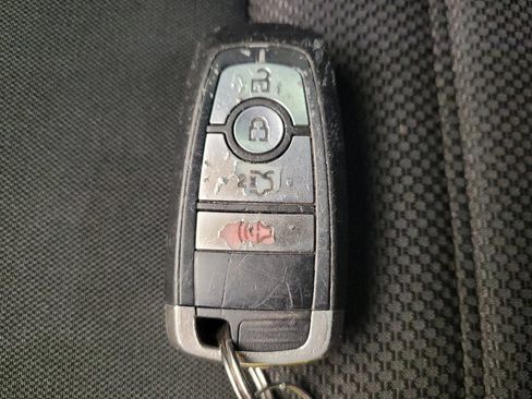 Used 2019 Ford Fusion SE FWD image 32