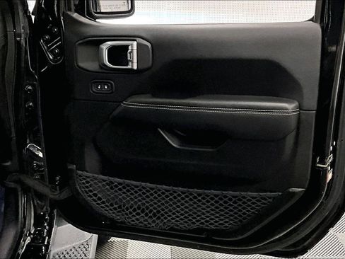 Used 2019 Jeep Wrangler Unlimited Sahara w/ Uconnect 4C Nav & Sound Group AWD/4WD image 21