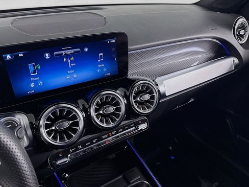 Certified 2024 Mercedes-Benz GLB 250 image 20