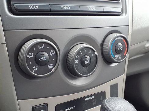 Used 2012 Toyota Corolla image 24