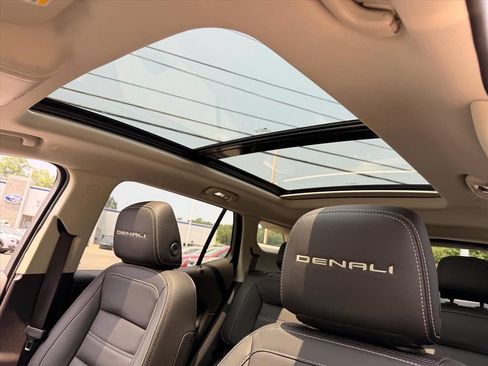 Used 2024 GMC Terrain Denali w/ Denali Premium Package AWD/4WD image 18
