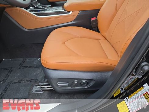 New 2026 Toyota Highlander Platinum image 23