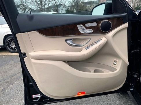 Used 2018 Mercedes-Benz GLC 300 4MATIC image 18