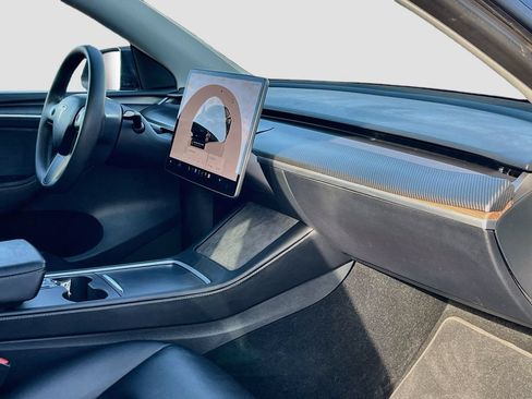 Used 2024 Tesla Model Y 2WD image 28