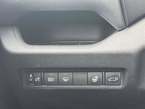 Used 2022 Toyota RAV4 XLE Premium AWD/4WD image 26