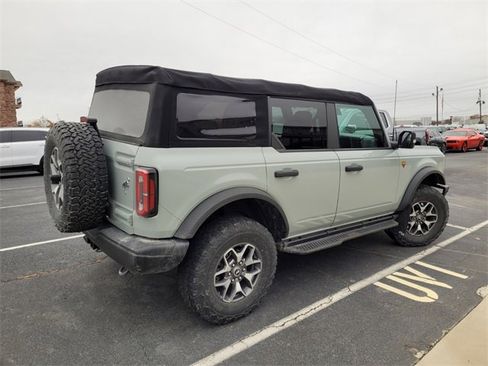 Used 2022 Ford Bronco Badlands image 3