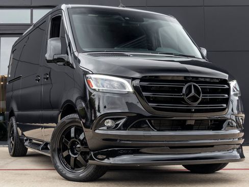 Used 2020 Mercedes-Benz Sprinter 2500 image 2