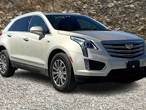 Used 2017 Cadillac XT5 Luxury w/ Driver Awareness Package image 10