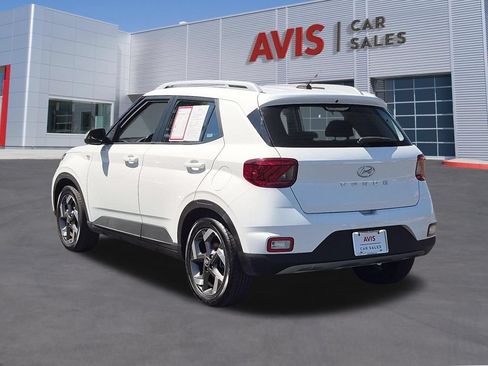 Used 2025 Hyundai Venue SEL FWD image 9