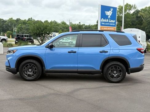 Used 2024 Honda Pilot TrailSport image 2