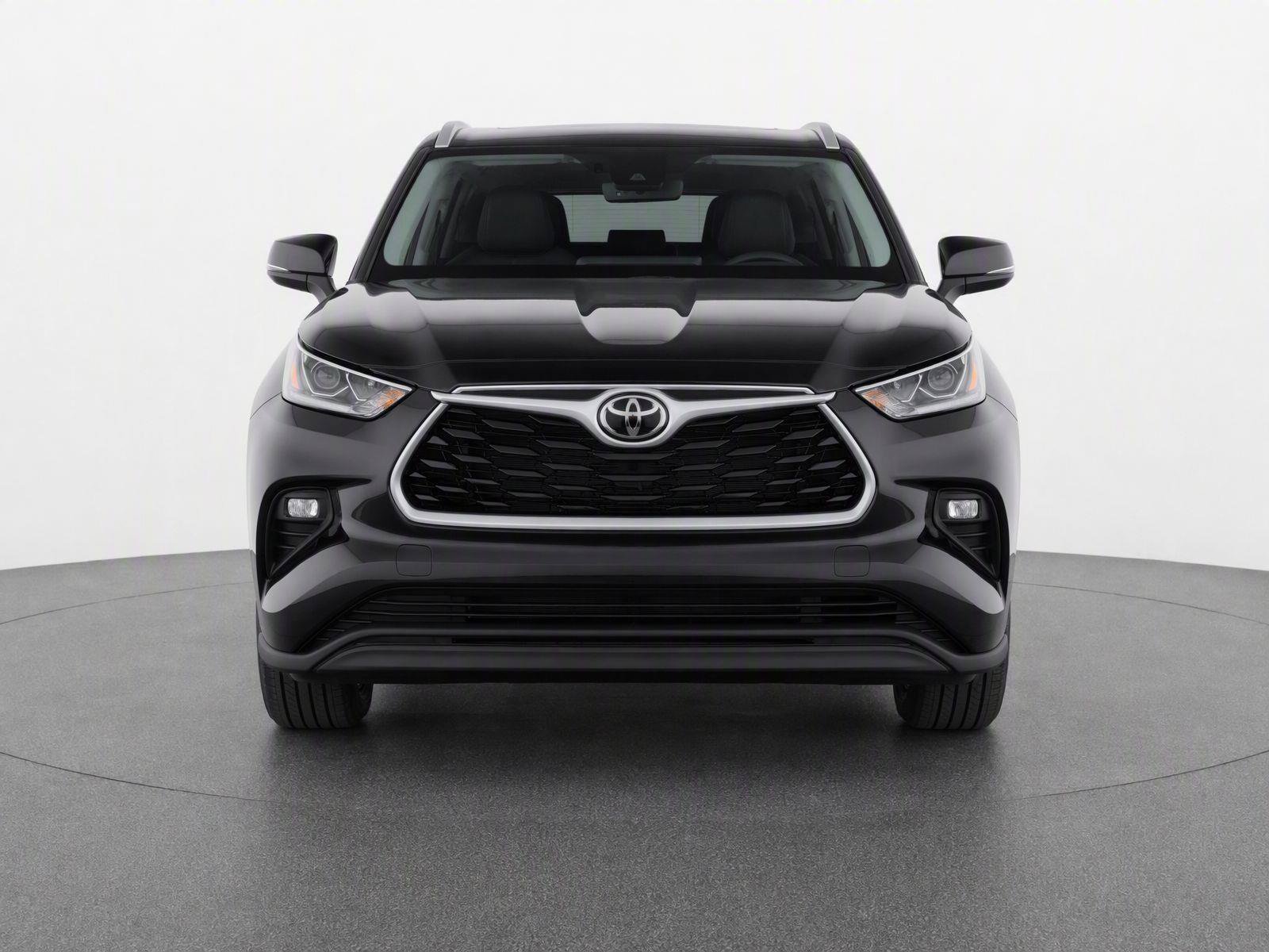 Used 2021 Toyota Highlander XLE AWD/4WD image 2