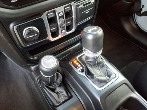 Used 2024 Jeep Wrangler Unlimited Sahara image 31