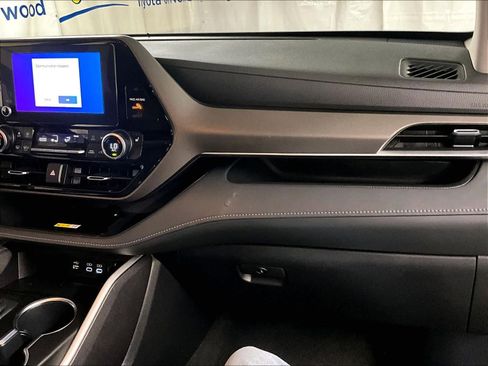 Used 2023 Toyota Highlander XLE image 13