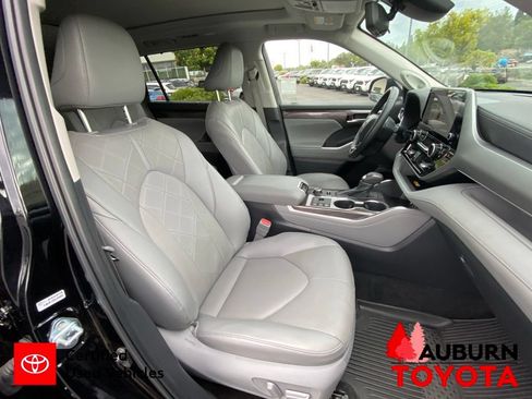 Certified 2024 Toyota Highlander Platinum AWD/4WD image 18