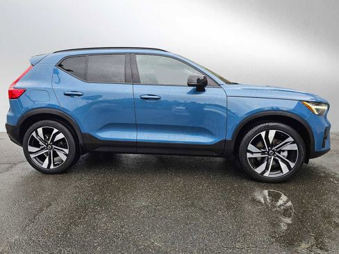 Certified 2023 Volvo XC40 B5 Ultimate w/ Protection Package Premier AWD/4WD image 2