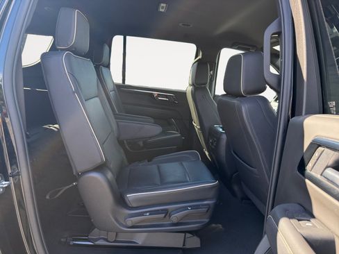 Used 2025 Chevrolet Suburban Premier AWD/4WD image 18