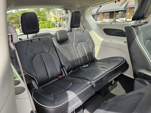 Used 2021 Chrysler Pacifica Limited w/ Premium & Safety Sphere Group FWD image 8