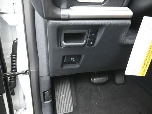 New 2026 Ford Expedition Active image 13