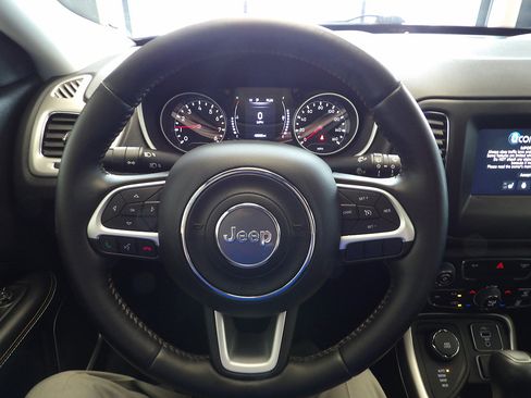 Used 2020 Jeep Compass Latitude w/ Cold Weather Group AWD/4WD image 27