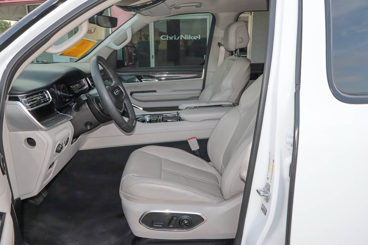 Used 2022 Jeep Wagoneer Series III w/ Flexible Seating Group AWD/4WD image 7