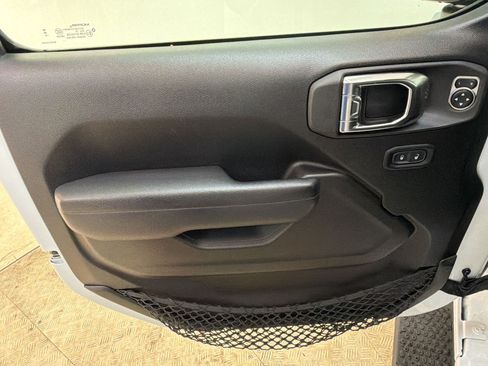 Used 2025 Jeep Wrangler Unlimited Sport AWD/4WD image 12