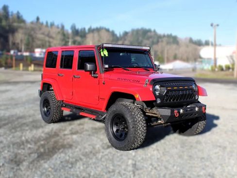 Used 2014 Jeep Wrangler Unlimited Rubicon w/ Max Tow Package AWD/4WD image 1