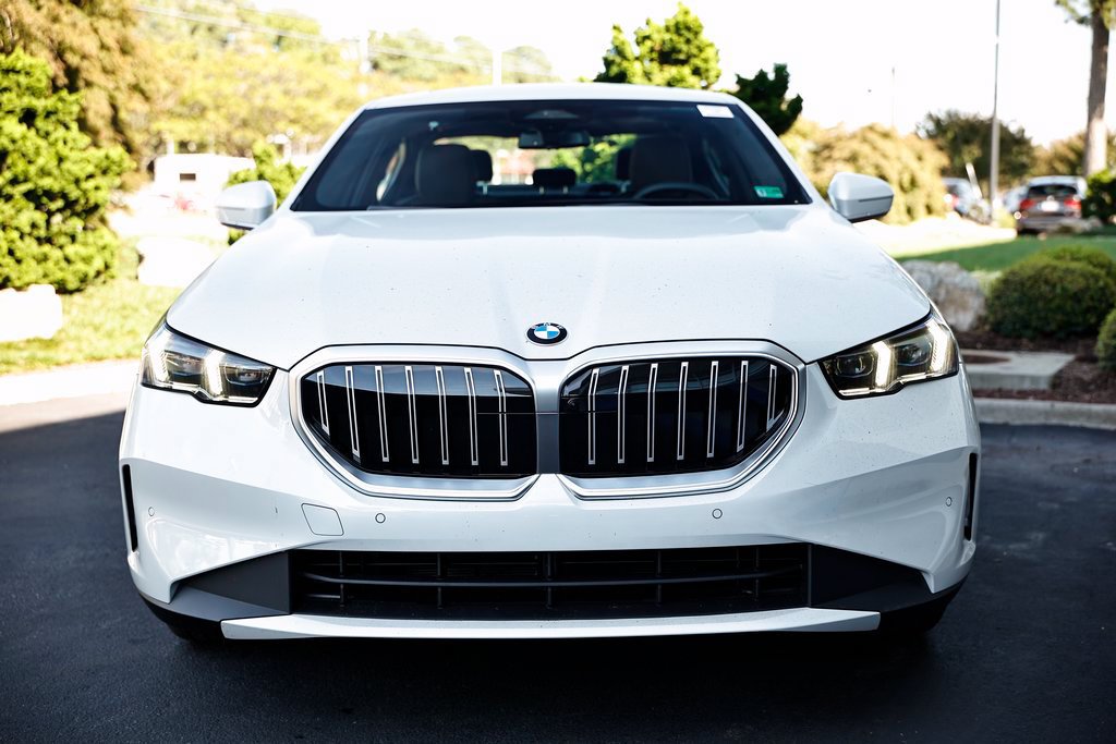 Used 2026 BMW 530i w/ Premium Package RWD image 13