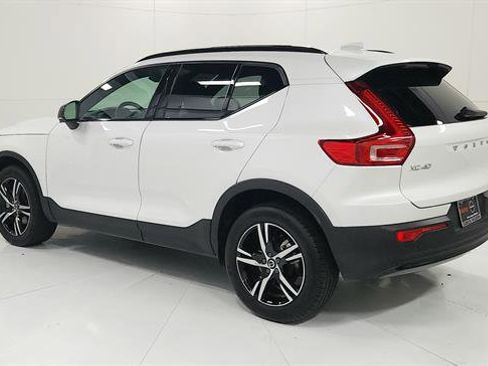 Used 2024 Volvo XC40 B5 Core image 6