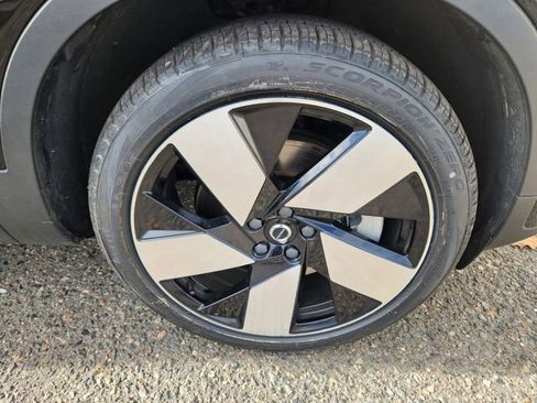 Certified 2023 Volvo XC40 Recharge Plus image 21