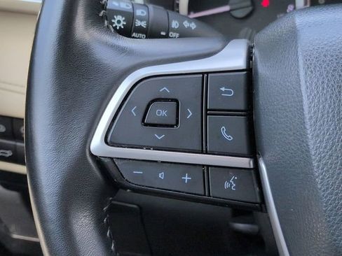 Used 2023 Toyota Highlander XLE FWD image 25