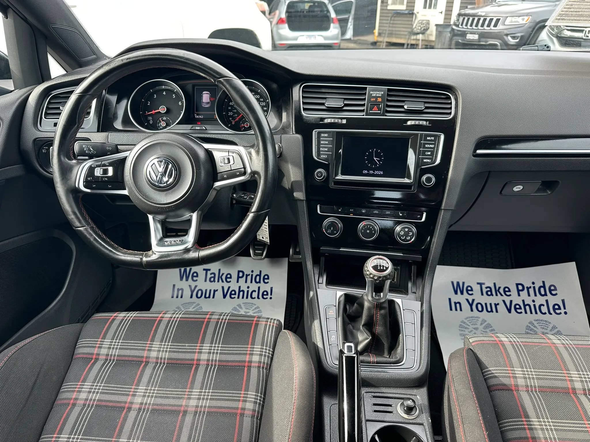 Used 2015 Volkswagen Golf 4-Door FWD image 18