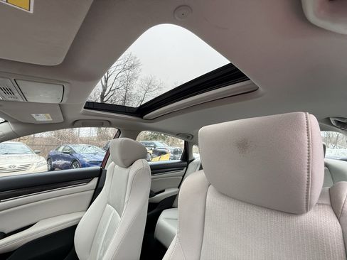 Used 2018 Honda Accord EX image 7