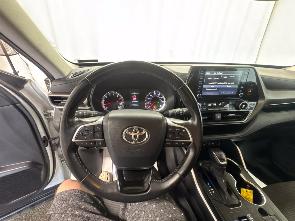 Used 2021 Toyota Highlander LE AWD/4WD image 28
