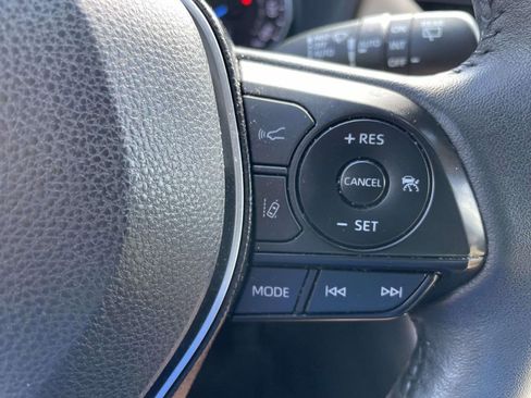 Used 2021 Toyota RAV4 XLE Premium image 38