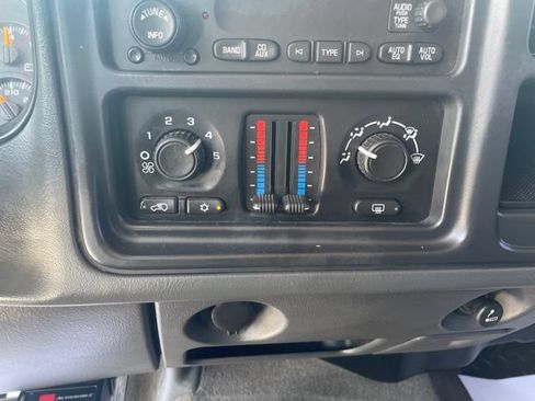 Used 2007 Chevrolet Silverado 2500 LT w/ Heavy-Duty Power Package AWD/4WD image 17