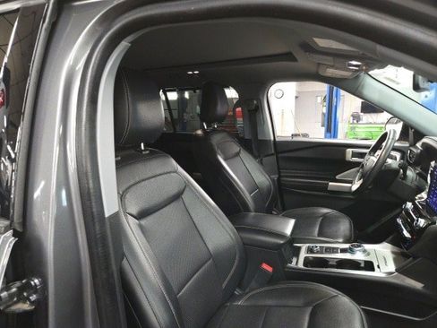 Used 2022 Ford Explorer Limited w/ Limited Technology Package image 29