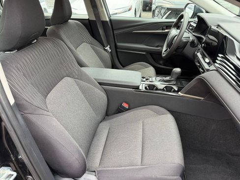 Used 2025 Toyota Camry LE image 34