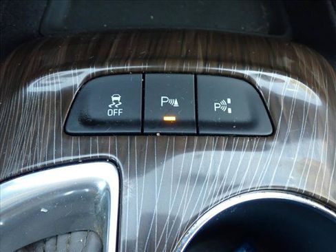 Used 2017 Chevrolet Malibu Premier w/ Premier Sun and Wheel Package FWD image 21