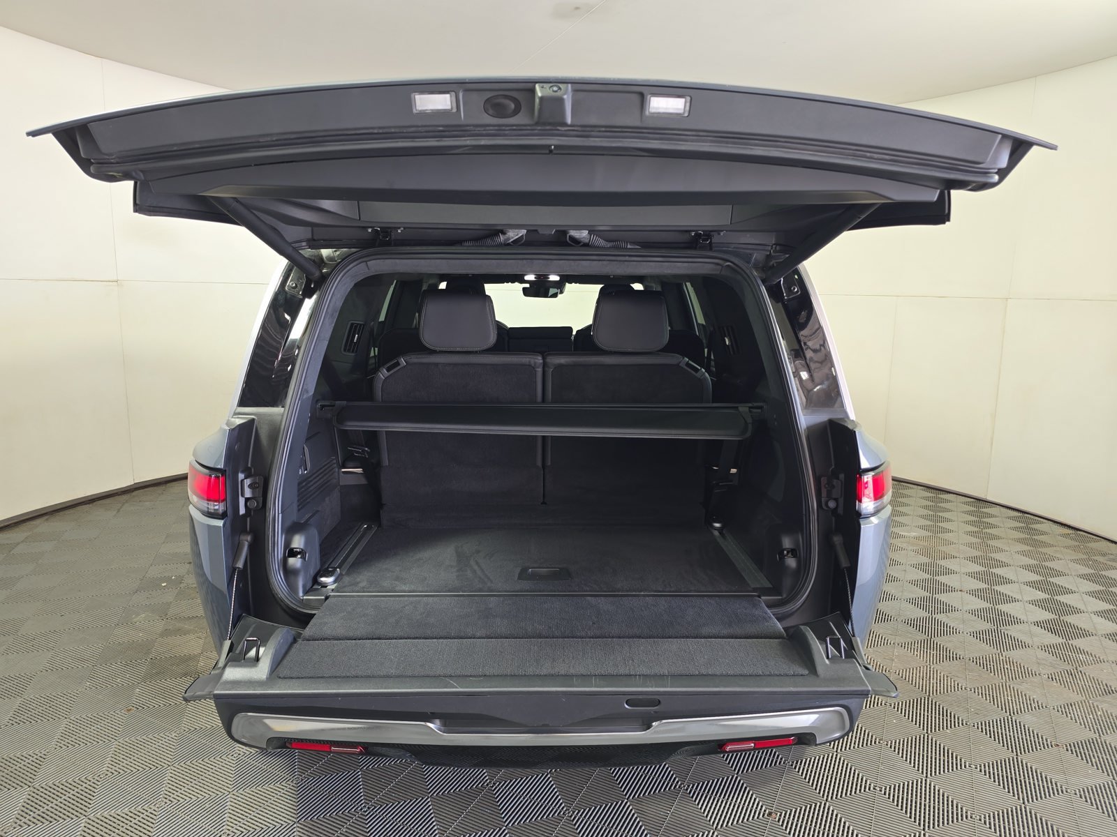 Used 2022 Rivian R1S Launch Edition Quad AWD/4WD image 15
